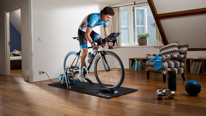 Велостанок - один из лучших способов поддержания формы зимой Велостанок - один из лучших способов поддержания формы зимой