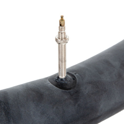 Камера Mitas 27.5x2.5/3.0", велониппель 47 мм, черный Камера Mitas 27.5x2.5/3.0", велониппель 47 мм, черный
